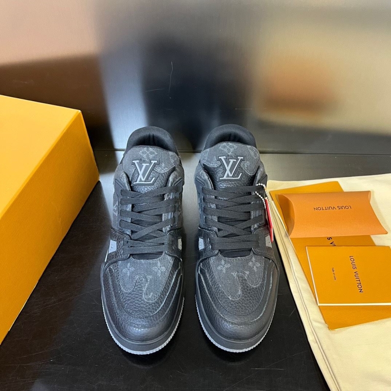 l**is V*t*n sneakers